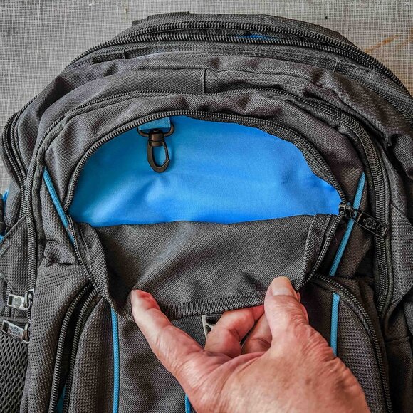 BNWOT Warner Brothers medium sized laptop backpack - Picture 6 of 14